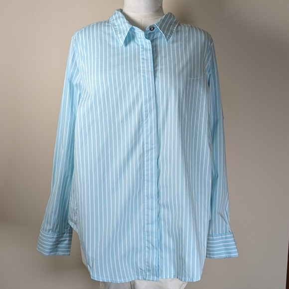 Universal Standard Tops - 💙 Universal Standard Striped Button-Up 💙